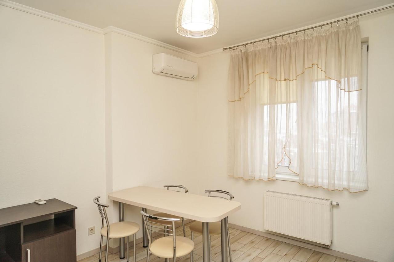 Kyiv Apartment On Chornovola 27 Bagian luar foto