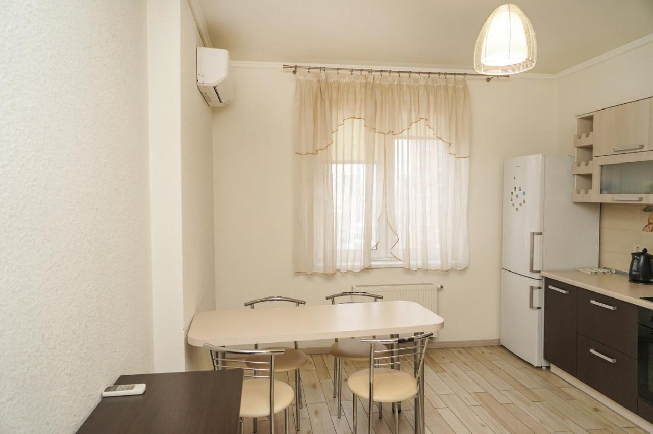 Kyiv Apartment On Chornovola 27 Bagian luar foto